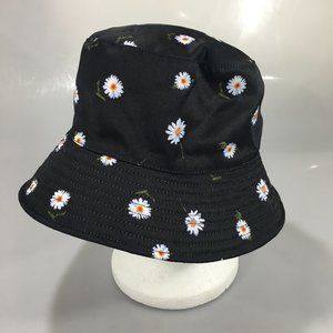 Alice + Olivia Black White Daisy Floral Print White Solid Reversible Bucket Hat